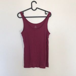 Basic scoop neck tank in cranberry
